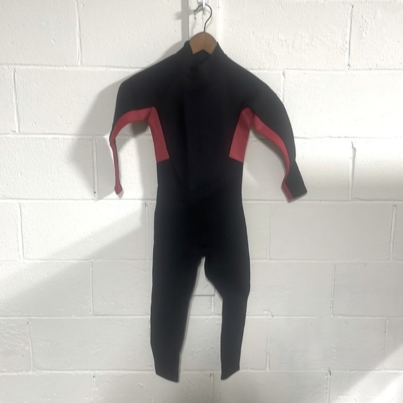 Realon Kids Black|Red Wetsuit Sz Large - Picture 2 of 4